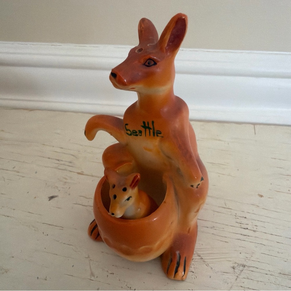 Vintage nesting kangaroo & joey salt and pepper shaker featuring Seattle.